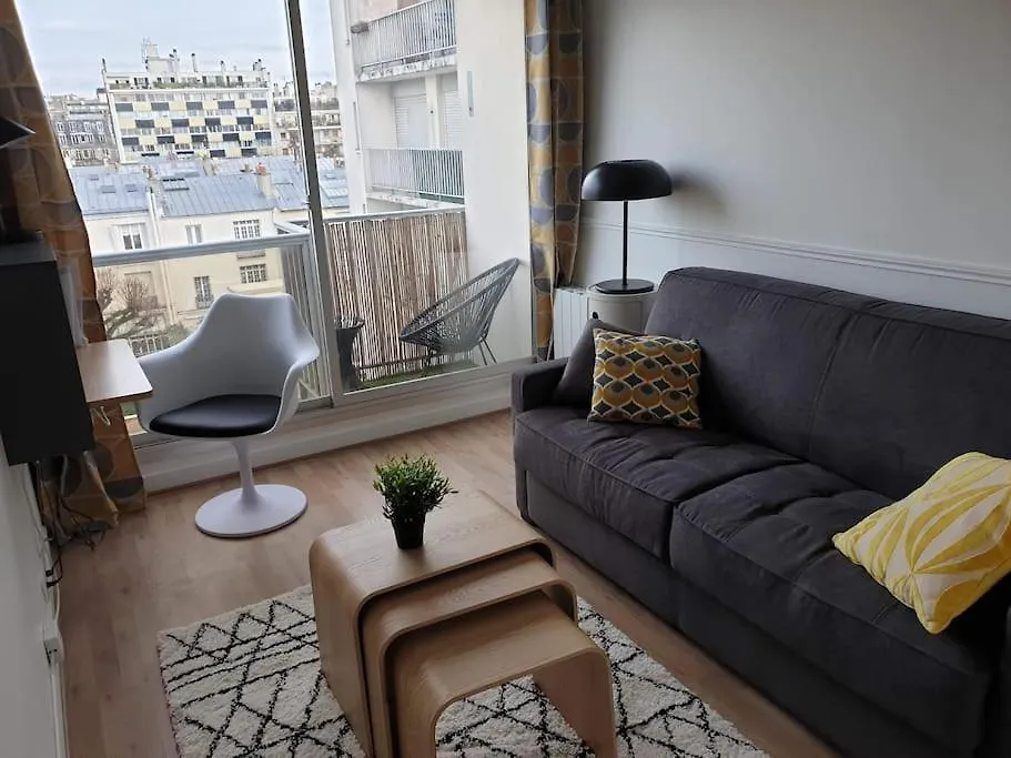 Calme Avec Vue Toits De Et Tour Eiffel Apartment *
