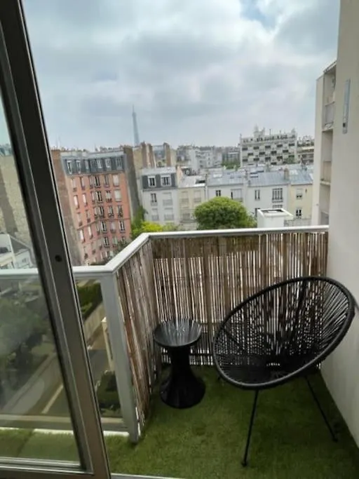 Calme Avec Vue Toits De Et Tour Eiffel Апартаменты Париж
